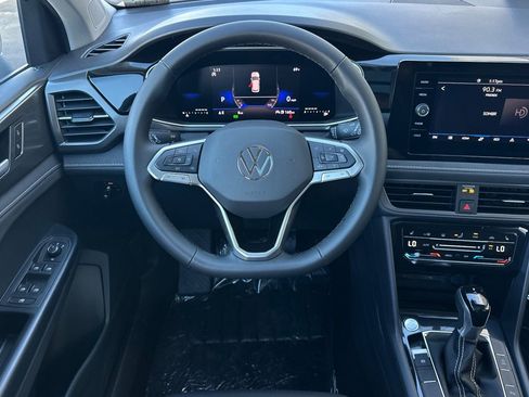 New 2026 Volkswagen Taos SE FWD image 14