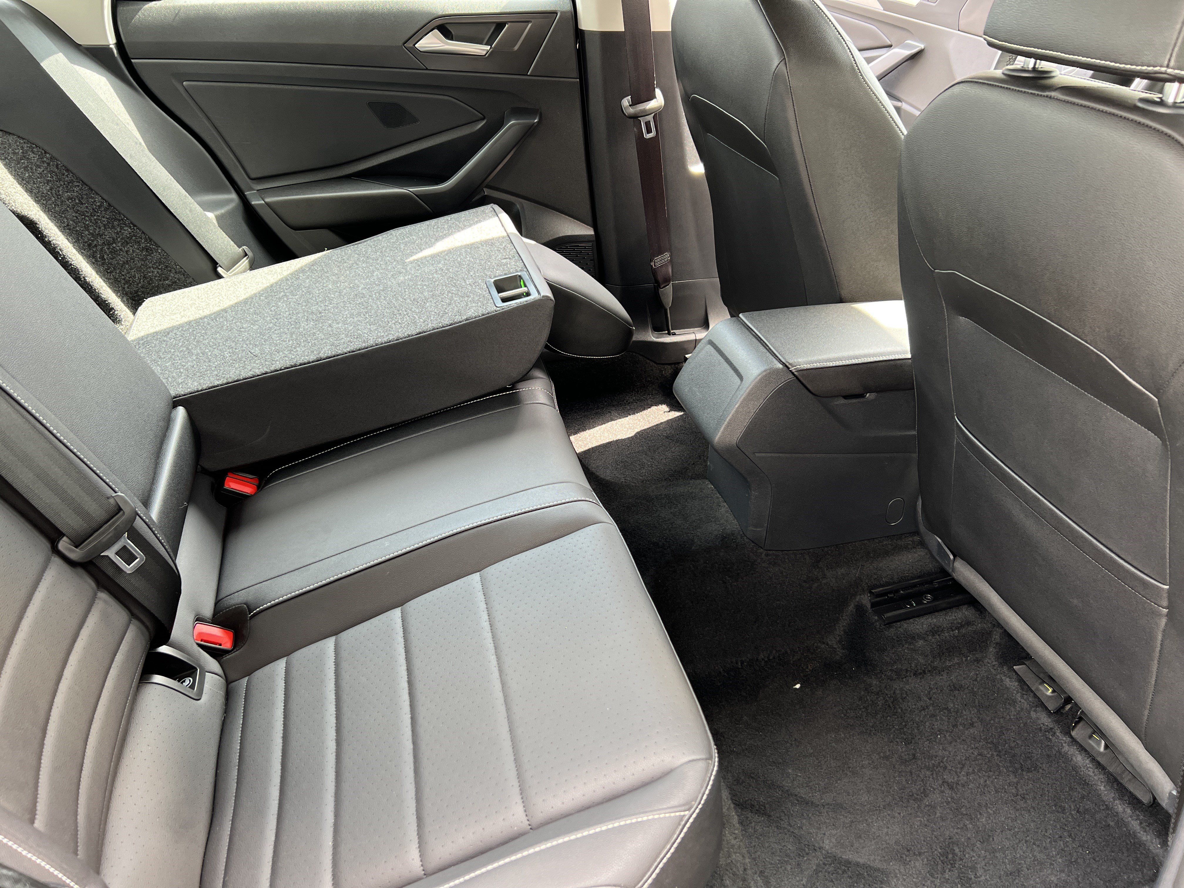 Used 2024 Volkswagen Jetta SE FWD image 18