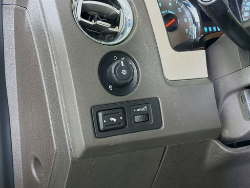 Used 2010 Ford F150 XLT image 12