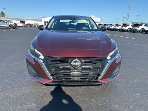 Used 2025 Nissan Altima 2.5 SV FWD image 3