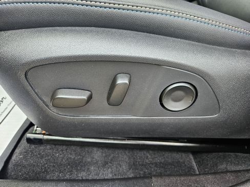 Used 2025 Chevrolet Equinox EV LT w/ Convenience Package FWD image 9