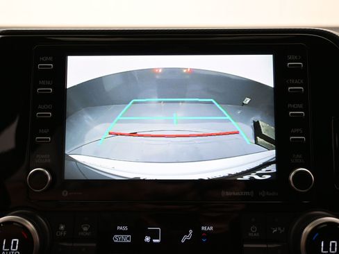 Used 2021 Toyota Highlander XSE FWD image 30