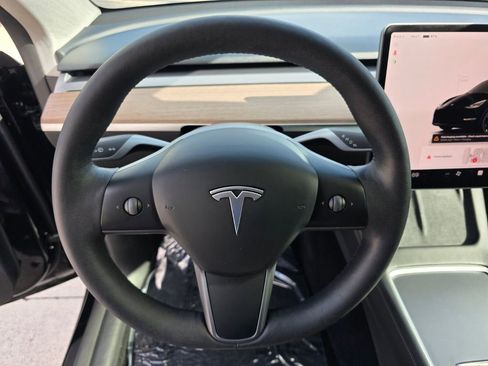 Used 2023 Tesla Model Y Long Range image 19