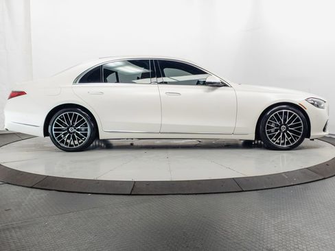 Used 2023 Mercedes-Benz S 580 4MATIC Sedan w/ 3D Technology Package image 38