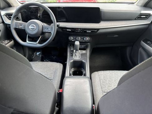 Used 2025 Nissan Kicks SV AWD/4WD image 34