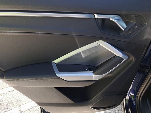 New 2025 Audi Q3 2.0T Premium image 29
