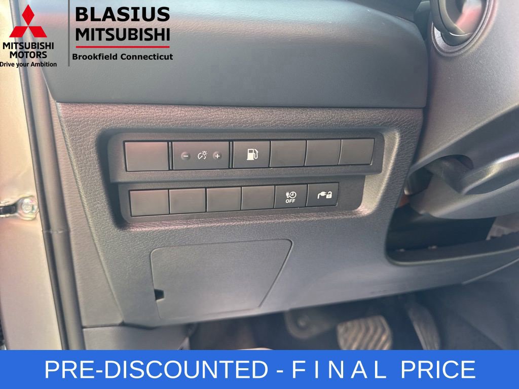 Used 2025 Mitsubishi Outlander ES AWD/4WD image 23