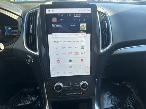 Used 2024 Ford Edge Titanium image 17