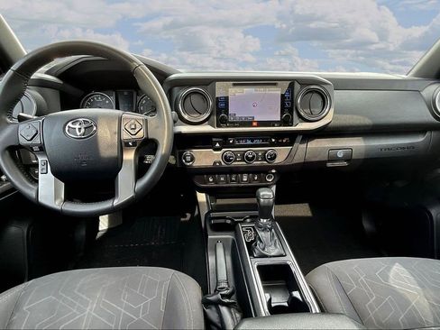 Used 2016 Toyota Tacoma TRD Sport image 10