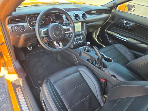 Used 2018 Ford Mustang GT Premium w/ Equipment Group 401A RWD image 20