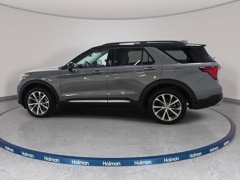 Used 2025 Ford Explorer Platinum w/ Ultimate Package AWD/4WD image 9