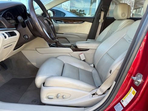 Used 2013 Cadillac XTS Luxury image 21