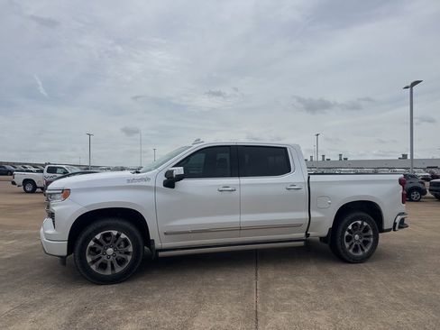 Used 2023 Chevrolet Silverado 1500 High Country w/ Technology Package AWD/4WD image 12