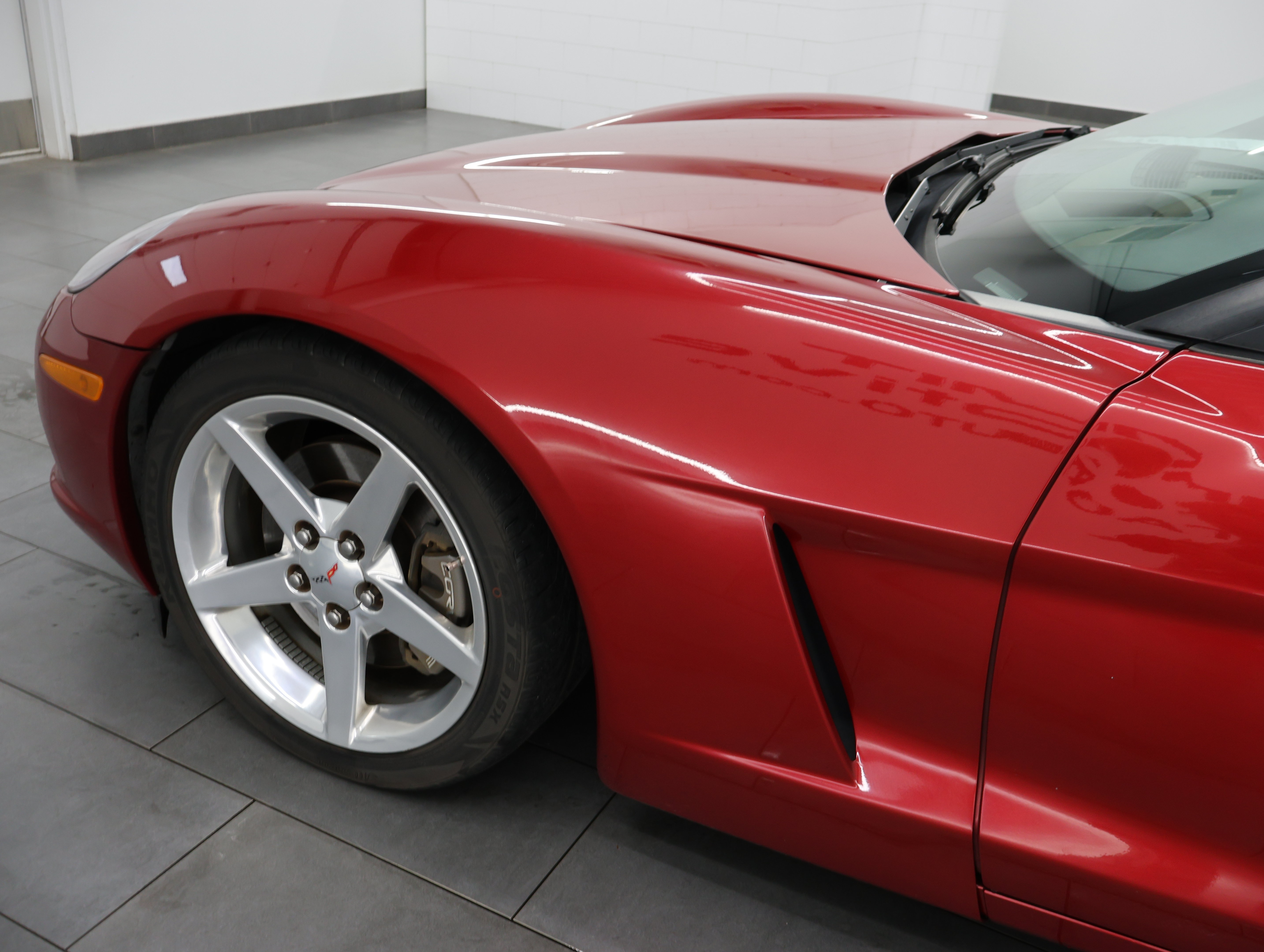 Used 2005 Chevrolet Corvette Coupe w/ Preferred Equipment Group RWD image 23