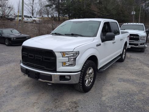 Used 2017 Ford F150 XLT w/ Equipment Group 302A Luxury image 4