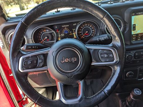 Used 2019 Jeep Wrangler Unlimited Sahara w/ Dual Top Group AWD/4WD image 28
