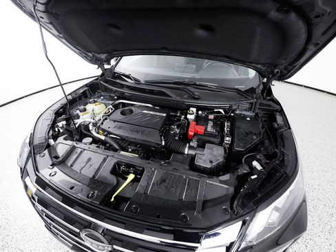 Used 2025 Nissan Rogue SV FWD image 12