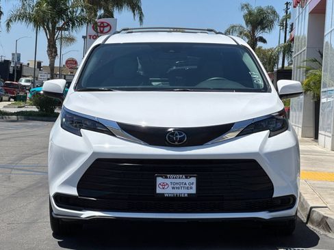 Certified 2026 Toyota Sienna LE FWD image 11