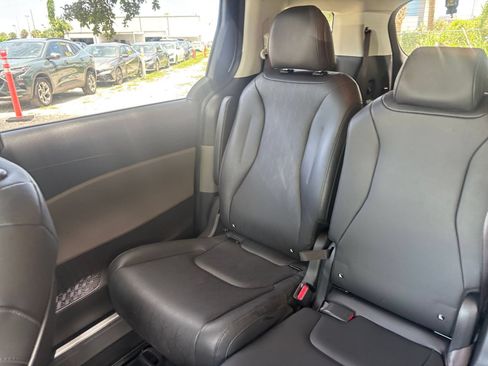 Used 2026 Kia Carnival FWD image 42