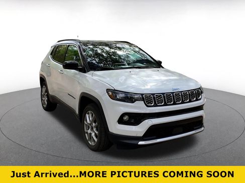 Used 2025 Jeep Compass Limited image 1