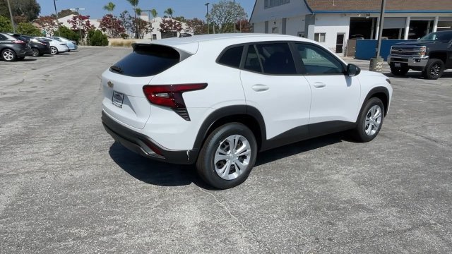 New 2026 Chevrolet Trax LS w/ Driver Confidence Package FWD image 32