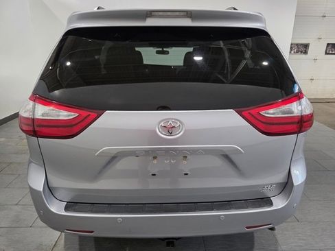 Used 2017 Toyota Sienna XLE w/ XLE Navigation Package image 4