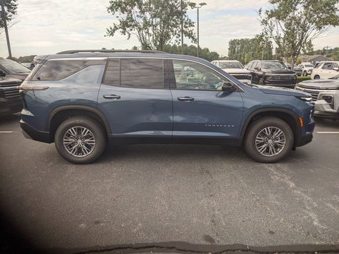 New 2026 Chevrolet Traverse LT w/ Driver Confidence Package image 9