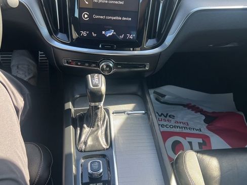 Used 2019 Volvo S60 T6 R-Design image 11