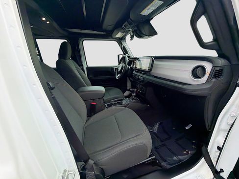 Used 2025 Jeep Wrangler Sahara w/ Safety Group image 31