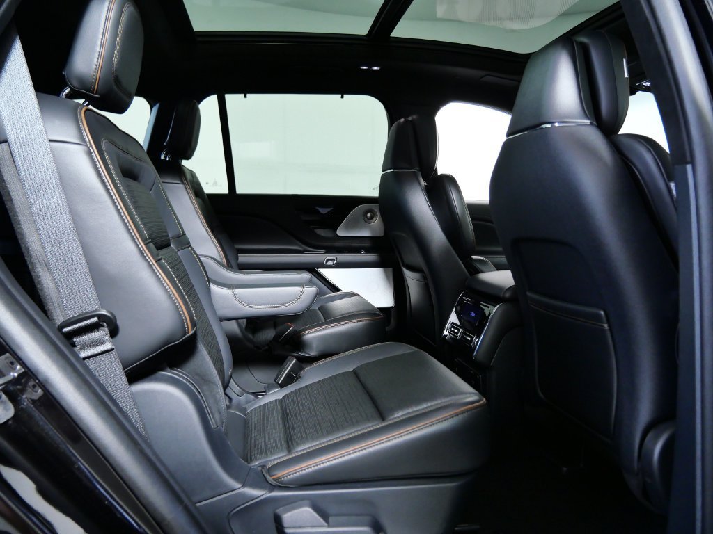 Certified 2025 Lincoln Aviator Black Label AWD/4WD image 12