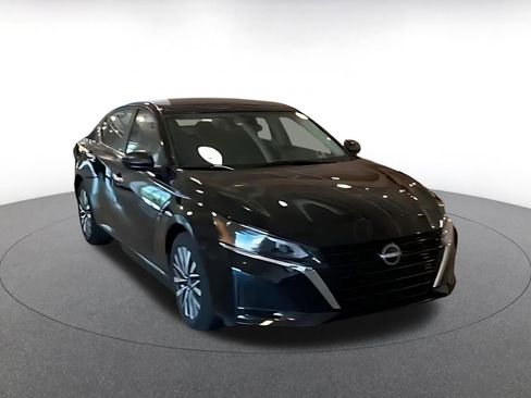 Used 2025 Nissan Altima 2.5 SV FWD image 10