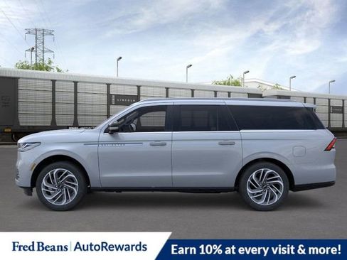 New 2026 Lincoln Navigator L Reserve AWD/4WD image 3