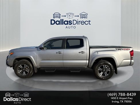 Used 2017 Toyota Tacoma TRD Sport image 9