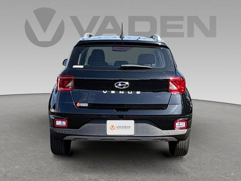 Used 2024 Hyundai Venue SEL image 16