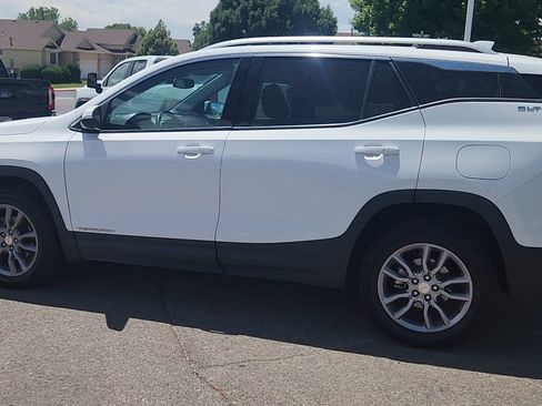 Used 2024 GMC Terrain SLT AWD/4WD image 5