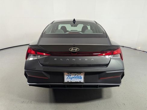 New 2025 Hyundai Elantra SE image 6