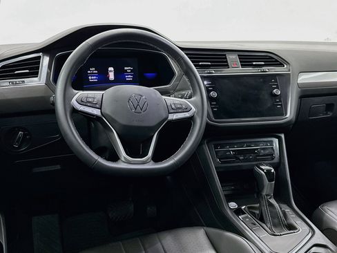 Used 2023 Volkswagen Tiguan SE FWD image 17
