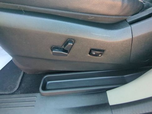 Used 2019 Dodge Grand Caravan SXT FWD image 12