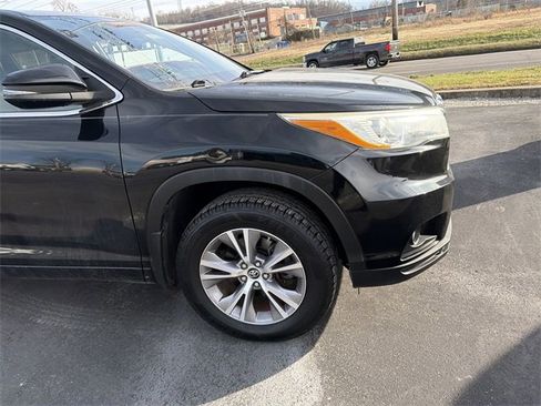 Used 2016 Toyota Highlander Plus image 2