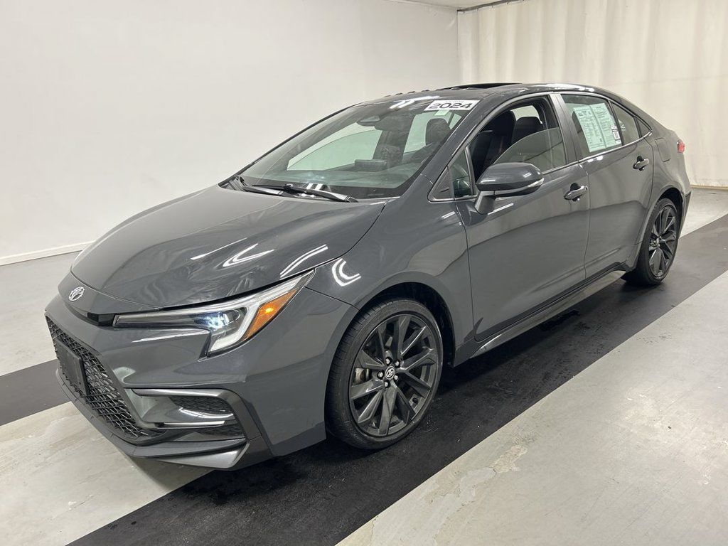 Used 2024 Toyota Corolla SE w/ SE Premium Package FWD image 5
