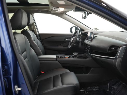 Used 2023 Nissan Rogue SL image 13