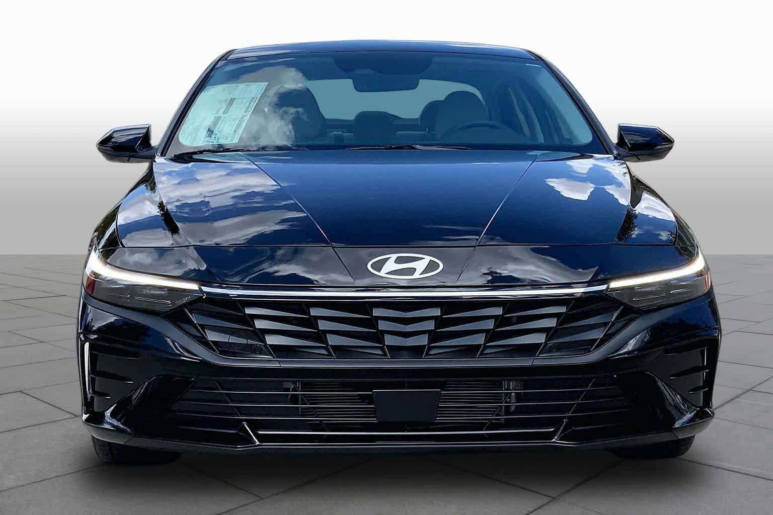 New 2026 Hyundai Elantra Limited FWD image 3