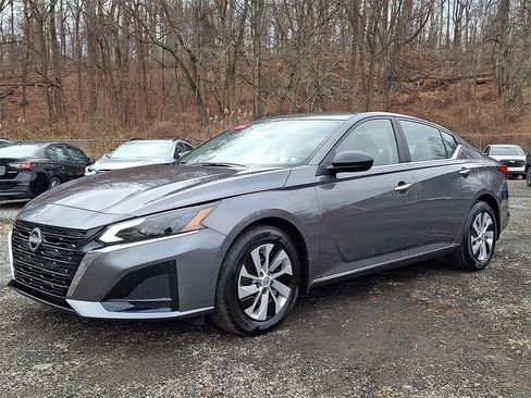 Used 2025 Nissan Altima 2.5 S image 3