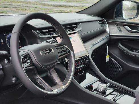 New 2025 Jeep Grand Cherokee L Overland w/ Luxury Tech Group IV image 13