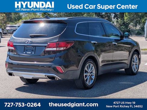 Used 2017 Hyundai Santa Fe SE FWD image 5