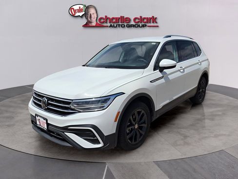 Used 2024 Volkswagen Tiguan SE FWD image 2