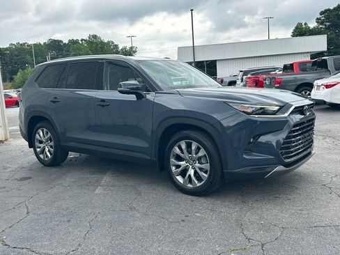 Used 2024 Toyota Grand Highlander FWD image 4