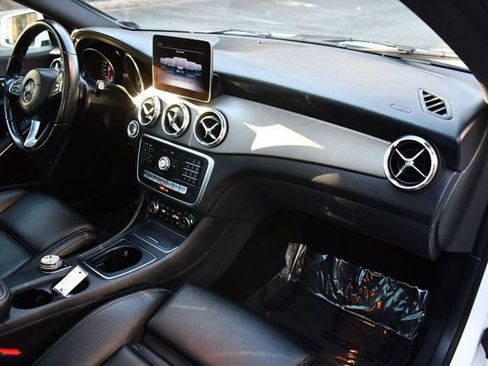 Used 2019 Mercedes-Benz CLA 250 4MATIC w/ Premium Package image 31