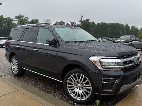 Used 2023 Ford Expedition Limited RWD image 2
