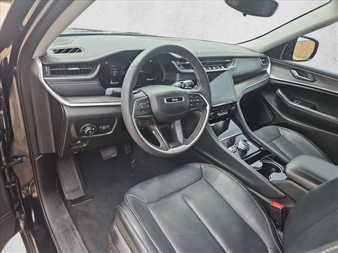Used 2023 Jeep Grand Cherokee Limited w/ Black Appearance Package AWD/4WD image 9